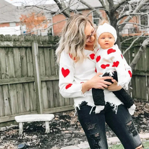 Maman et moi chandails d'amour de la Saint-Valentin avec frange pour les femmes col en V glands filles en détresse saint valentin coeurs femmes chandails - Product Image 1