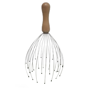 Masajeador de cabeza con logotipo personalizado, mango de madera, rascador de cuero cabelludo de 28 dedos, herramienta corporal multiusos rejuvenecedora y de estilizado, cepillo para el cabello - Product Image 1
