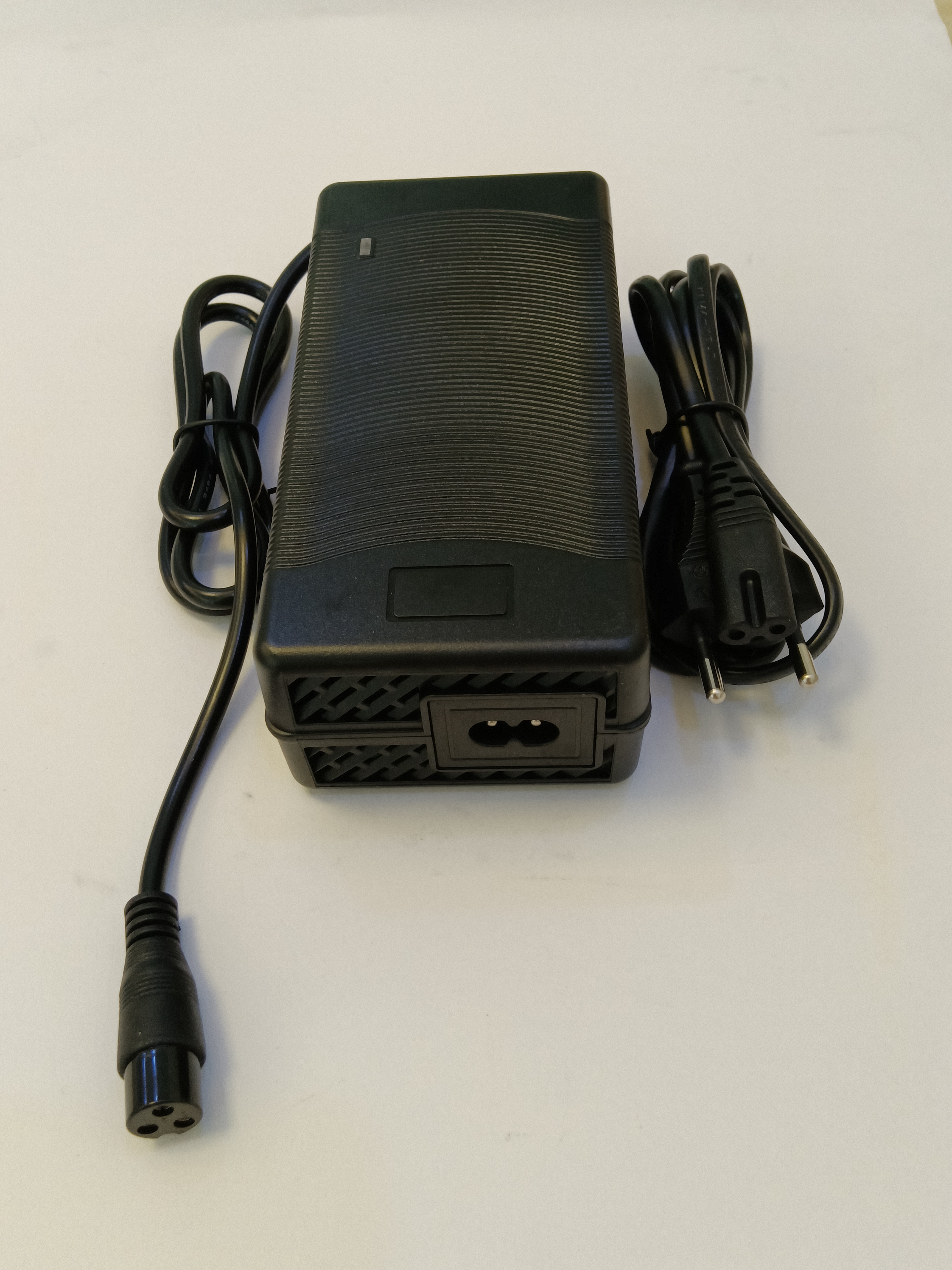 QDD 54,6 V 6 A oplader 48 V Li-ion batterij Smart-oplader voor 13S 48 V