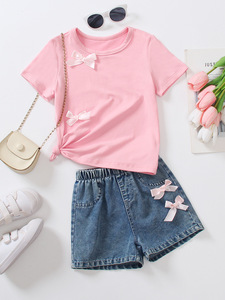 Conjunto <span class=keywords><strong>de</strong></span> Ropa <span class=keywords><strong>de</strong></span> 2 Piezas Tejida para Niñas, Linda Camiseta Informal <span class=keywords><strong>de</strong></span> Color Sólido con Lazo y Pantalones Cortos <span class=keywords><strong>de</strong></span> Mezclilla, para Primavera - Product Image 1