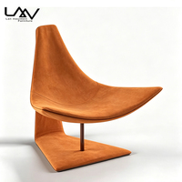 Fauteuil d'appoint de luxe de style designer pour salon de villa, chambre d'hôtel, avec structure en FRP et tissu, forme irrégulière, mobilier de loisirs