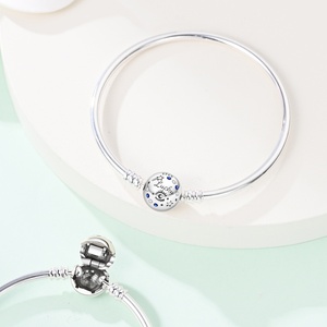 Fabricant de Bijoux pour Femmes en Argent Sterling 925, Bracelet Jonc Porte-Bonheur Mystérieux de la Série Vaste Ciel Étoilé - Product Image 4