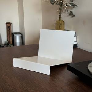 Supporto per Dischi in Vinile da Tavolo Isak in Metallo, Acciaio Verniciato a Polvere Opaca, Stile Industriale Moderno per Soggiorno e Studio, Porta CD da Tavolo - Product Image 1