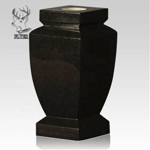 Vase de monument personnalisé en granit noir, pot à fleurs pour pierre tombale, urne pour cimetière, vases commémoratifs - Product Image 1