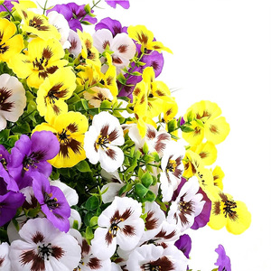Bouquet de fleurs artificielles de primulas blanches, violettes et jaunes pour la décoration de la maison et des mariages - Product Image 1
