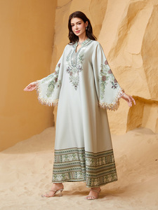 Robe de soirée de style modeste pour femmes musulmanes, idéale pour le tourisme à Dubaï, en polyester respirant, taille unique, par Borka - Product Image 3