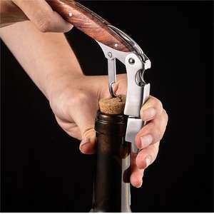 Abrebotellas <span class=keywords><strong>de</strong></span> vino portátil <span class=keywords><strong>de</strong></span> acero inoxidable con mango <span class=keywords><strong>de</strong></span> madera Barra plegable manual Cerveza y vino tinto Sacacorchos - Product Image 3