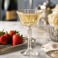 Flûte à champagne élégante à bord doré et nervurée, verre à cocktail sur pied en cristal blanc transparent pour banquets et dîners raffinés (vente en gros)