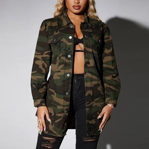 سترة طويلة نسائية من LARSUR مصنوعة حسب الطلب بنمط التمويه المطبوع، مع غسيل مميز وأزرار أمامية - Product Image 1