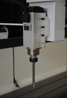 Graveur de polystyrène économique 4 axes Rongchi avec système personnalisé, table en acier à tube lumineux pour le relief cylindrique