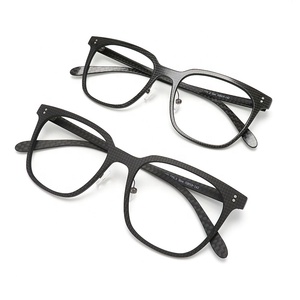 Vente en gros de <span class=keywords><strong>lunettes</strong></span> personnalisées en usine, <span class=keywords><strong>lunettes</strong></span> tendance à marque privée, montures de <span class=keywords><strong>lunettes</strong></span> en fibre de carbone unie <span class=keywords><strong>pour</strong></span> hommes - Product Image 6