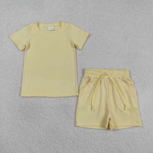 Conjunto de camiseta básica verde de manga corta y pantalones cortos con cintura elástica para niños pequeños, conjunto cómodo de verano para niños para jugar a diario - Product Image 4