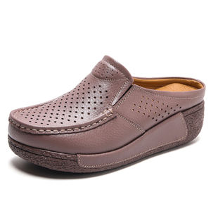 Nouveaux modèles de <span class=keywords><strong>mules</strong></span> pour femmes, chaussures en cuir de vachette verni véritable, plateforme compensée, sabots, sandales à talons hauts d'été, chaussures de marche pour femmes - Product Image 4