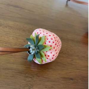 Nuevo Diseño Exclusivo: Colgante <span class=keywords><strong>de</strong></span> Fresa Lindo Rojo y Rosa para Bolsos y Accesorios - Product Image 4