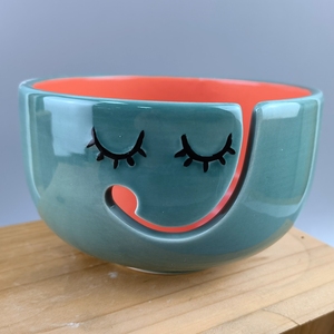 Cuenco de cerámica para hilo, soporte con tapa para tejer, almacenamiento de fibra para ganchillo y costura, para bolas de hilo, hecho a mano, estilo ángel, duradero, color personalizado - Product Image 1