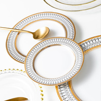 Service de table en porcelaine fine blanche écologique pour mariage, comprenant assiette à soupe en céramique avec bord doré, tasse à café, bol, cuillère et assiettes de présentation