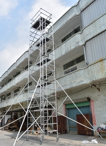 Échafaudage mobile moderne en alliage d'aluminium avec roues flexibles, capacité de charge de 500 kg pour la construction - Product Image 5