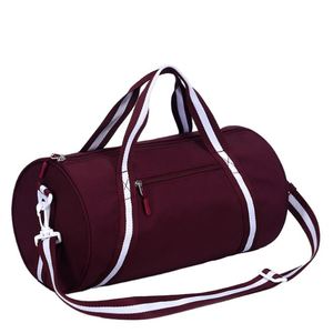 Sac de sport personnalisé 2026 en toile imperméable pour femme, idéal pour la gym et les voyages (vente en gros) - Product Image 1