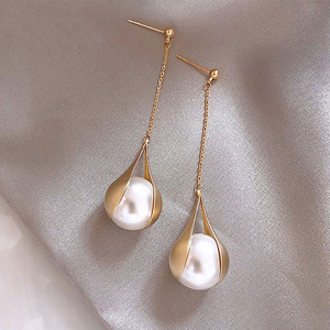 Boucles d'oreilles pendantes longues en fausses perles de style coréen pour femmes, <span class=keywords><strong>bijoux</strong></span> fantaisie plaqués or vintage pour mariage et soirée - Product Image 1