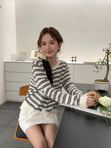 WK38 OEM/ODM <span class=keywords><strong>Cardigan</strong></span> Classique en Laine Tricotée Respirante pour <span class=keywords><strong>Femme</strong></span>, Col en V Ajoure, Manches Longues, Veste Printemps - Product Image 2