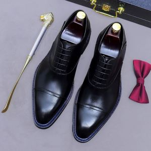 Chaussures habillées pour hommes faites à la main, chaussures en cuir haut de gamme pour affaires, chaussures en cuir véritable rétro et élégantes pour hommes, chaussures en cuir trois pièces - Product Image 2
