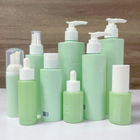 Bouteille d'huile cosmétique de luxe 100 120 150 200 250 300 400 500 Bouteille de shampoing PET vert mat avec pompe à lotion blanche