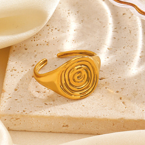 Anillo de Acero Inoxidable con Relieve Espiral Geométrico de Moda para Mujer, Anillo Ajustable de Oro de 18K para Venta al por Mayor - Product Image 4
