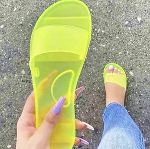 2021 गर्मियों स्पष्ट क्रिस्टल सैंडल खुले पैर की अंगुली फ्लैट एड़ी पारदर्शी चप्पल कैंडी रंग जेली जूते