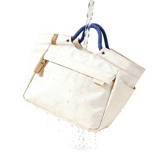 Sac isotherme en tissu Oxford avec caractéristiques résistantes à l'eau et écologiques pour les employés de bureau et les navetteurs – Plusieurs options de couleur - Product Image 6