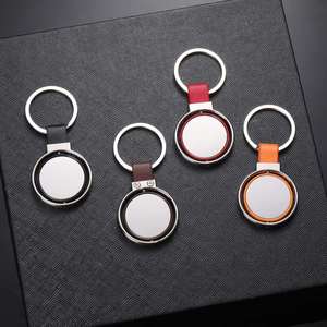 Porte-clés de luxe personnalisé en métal rotatif double face de forme irrégulière avec impression UV intégrale, idéal comme cadeau souvenir et support de clés par sublimation - Product Image 2