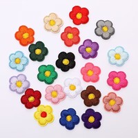 Mini Offre Spéciale transfrontalière petites fleurs brodées ordinateur bricolage autocollants accessoires de vêtements thermocollants tissu adhésif thermofusible
