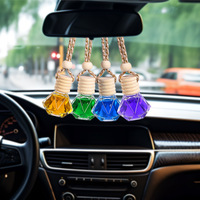 Bouteille de parfum de voiture de luxe personnalisée contenant de désodorisant en verre suspendu avec pendentif de parfum d'huiles essentielles ornements de voiture