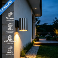 Applique murale LED extérieure moderne carrée étanche IP23 avec base en aluminium finition grise pour cour et jardin