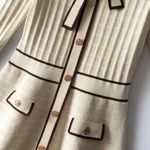 Robe trapèze élégante et décontractée en tricot uni avec nœud pour <span class=keywords><strong>femme</strong></span>, col rond, manches longues, simple boutonnage, courte, en viscose et fibres naturelles - Product Image 2