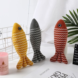 Lindo pez forma de almohada interior <span class=keywords><strong>Catnip</strong></span> juguete ecológico algodón masticar gatito mascota juguete para dormir juguete interactivo para perros - Product Image 2