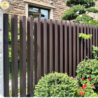 Rampe de balcon décorative moderne en fer forgé, garde-corps en aluminium personnalisable pour la protection des villas et des jardins