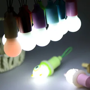 Günstige kreative Werbe geschenke Benutzer definiertes Logo Mini LED Licht Lampe Taschenlampe Schlüssel bund