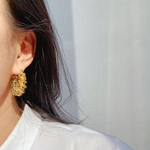 Pendientes de Aro con Diamantes de Imitación Envueltos en Espiral Esmeralda, Latón Chapado en Oro de 18K, Aretes de Embrague con Resorte de Metal para Fiesta Diaria - Product Image 2