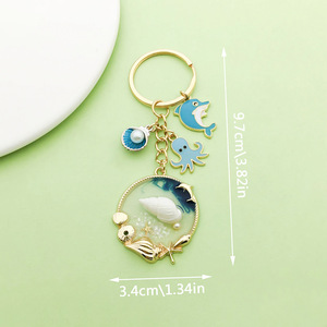 Porte-clés en alliage de la série Blue Ocean avec breloques dauphin, pieuvre et coquillage – Accessoire cadeau unisexe - Product Image 3