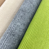 Dalles de moquette auto-adhésives en gros, tapis antidérapants à peler et coller pour salon et chambre à coucher