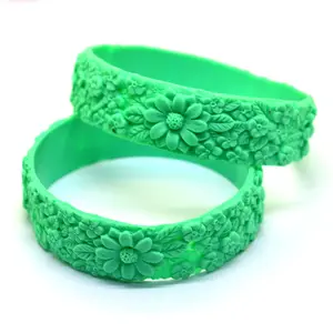 Personalised Eco Friendly Glow In The Dark Band Bracelets Custom Shape Green Silicon Wristband For Children