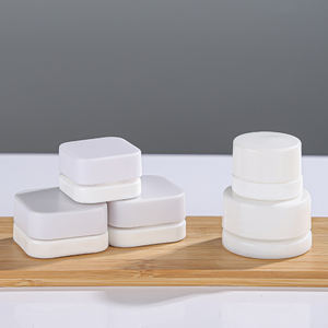 Barattolo Classico in Vetro Bianco per Conservazione, Bottiglia Ermetica per Erbe con Protezione UV e Coperchio a Prova di Bambino - Product Image 1