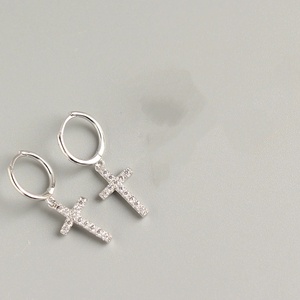 Pendentif croix en argent sterling 925 entièrement serti <span class=keywords><strong>de</strong></span> diamants, étanche et polyvalent, boucles d'oreilles superposables, religieuses, unisexe - Product Image 4