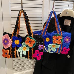 Sac pur <span class=keywords><strong>crochet</strong></span> à la main fini petit <span class=keywords><strong>livre</strong></span> rouge avec sac tissé en laine de <span class=keywords><strong>fleur</strong></span> sac à main à contraste de couleur - Product Image 3