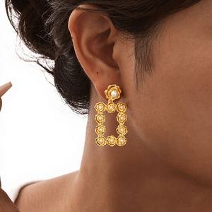 Pendientes de Perlas de Acero Inoxidable, Diseño Sencillo y Moderno, Estilo Europeo y Americano - Product Image 1