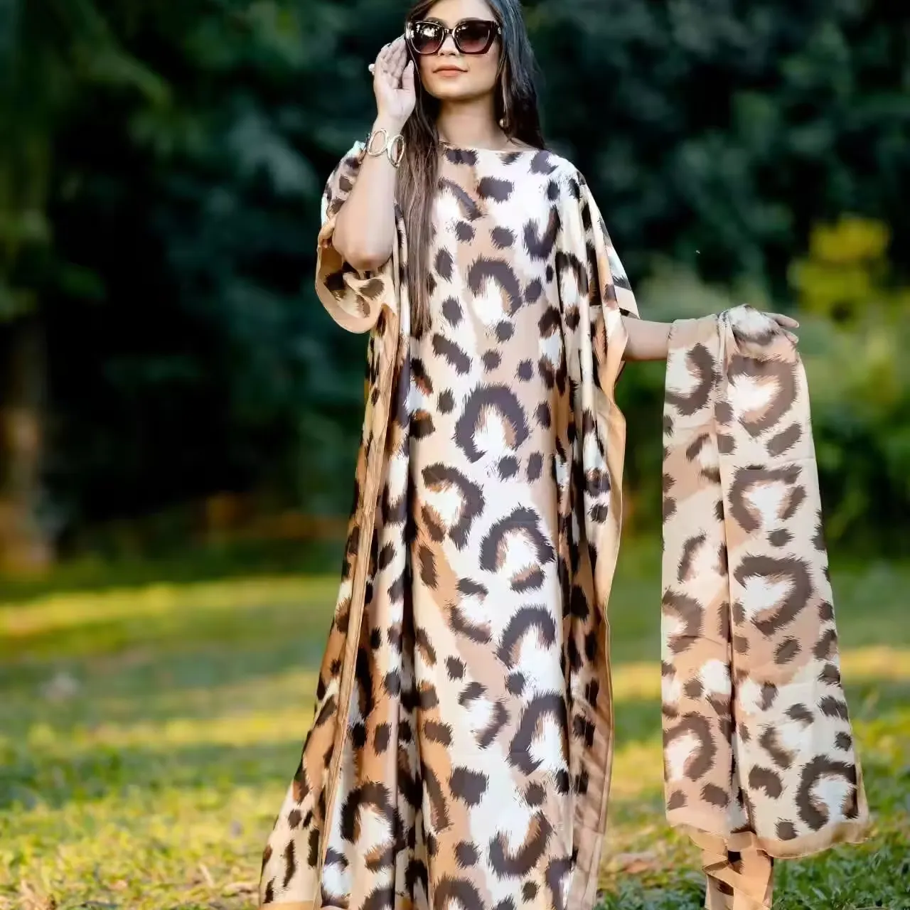 Vente en gros 2024 nouvelles dames caftan robes mode taille unique satin soie imprimé robe de nuit longue femmes robe africaine