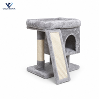 Arbre à chat en peluche avec niche, petite tour de jeu pour chats d'intérieur, griffoir en fausse fourrure douce avec rampe en sisal