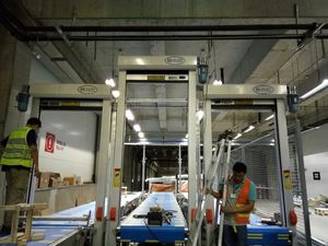 Precios Económicos en China para Puertas Enrollables de <span class=keywords><strong>PVC</strong></span> Transparente, Puerta Enrollable Rápida Transparente para el Manejo de Materiales en Transportadores - Product Image 2