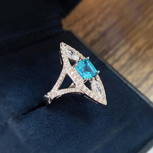 Anello dal Design Geometrico Classico da Donna - Product Image 5