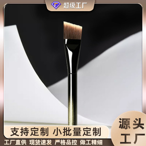 Brocha de Maquillaje Personalizada Estilo Influencer, Brocha para Base de Maquillaje con Fibras Sintéticas y Mango de Madera, Brocha de Maquillaje Portátil para Uso General - Product Image 5